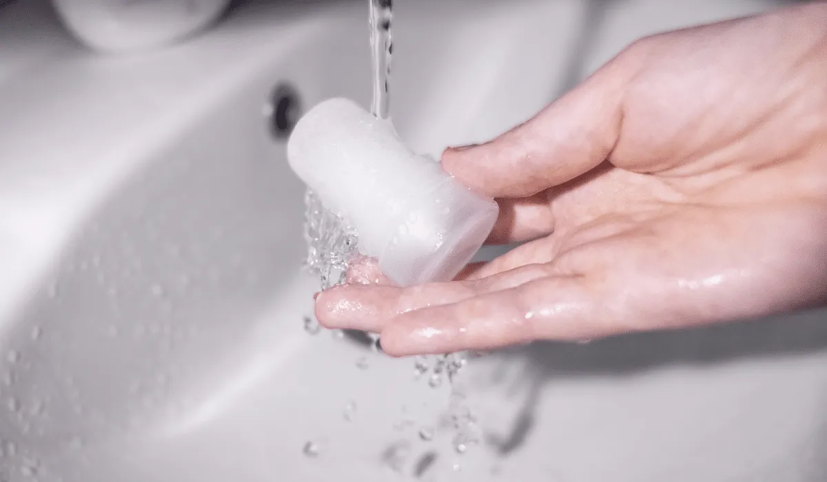 Descubre los beneficios de la piedra de alumbre y si realmente vale la pena usarla.