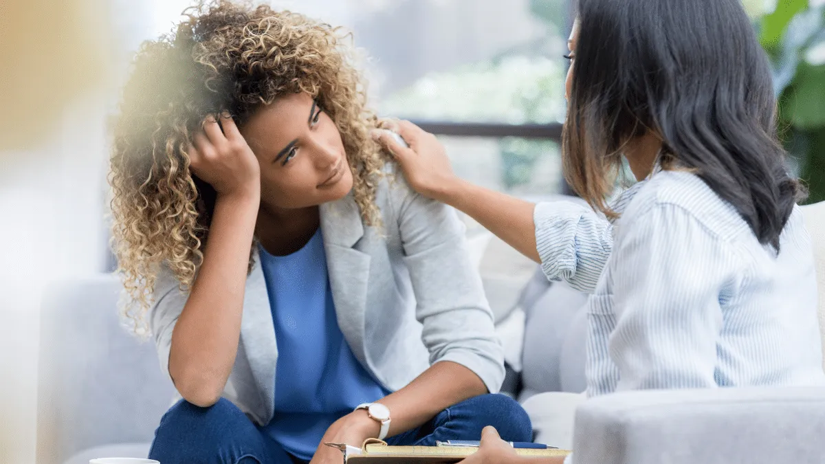 Descubre cómo las comunidades minoritarias enfrentan el estigma de la salud mental y qué barreras impiden el acceso a la atención adecuada.