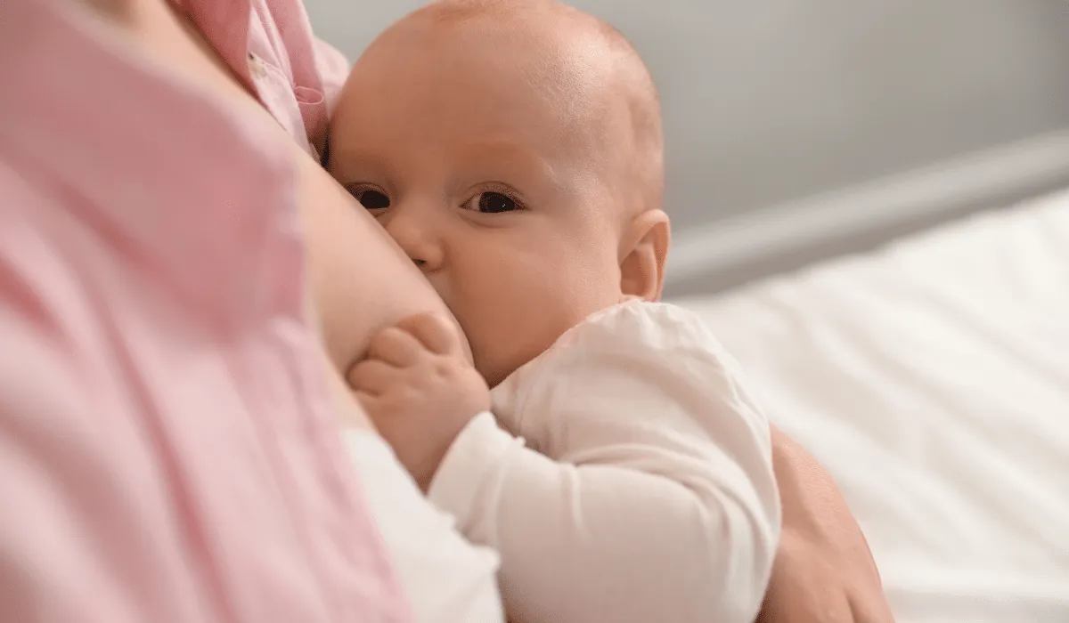 ¿Sabías que la leche materna tiene secretos por revelar? Conoce por qué su investigación sigue siendo limitada y cómo esto afecta a las madres y a sus bebés.