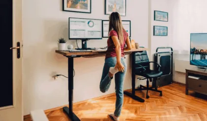 Estar de pie quema calorías Te lo decimos