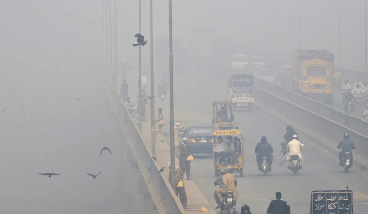 "Lahore, la ciudad más contaminada del mundo. Impacto en la salud y medidas de emergencia que afectan la vida diaria.