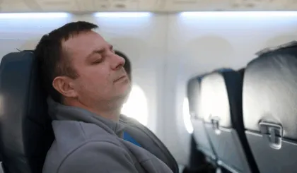 Como dormir en un avion