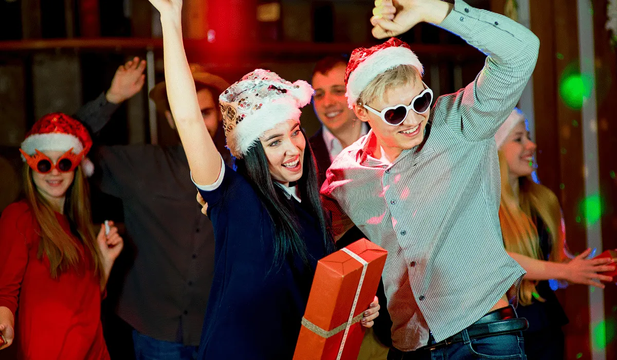 De fiesta en fiesta en esta epoca de celebraciones Aguas asi afecta a tu cuerpo la falta de sueno