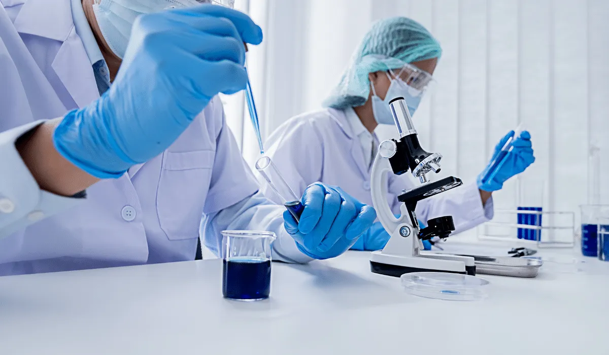 Hospital Houston Methodist desarrolla un innovador implante de nanofluidos para tratar el VIH con mayor eficacia.