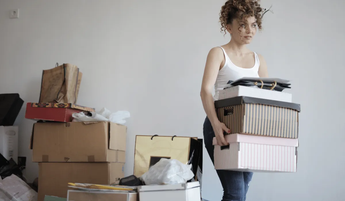 ¿Todavía usas cajas de cartón para almacenar tus cosas? Conoce las razones por las que deberías evitarlas