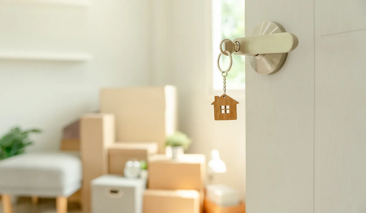 Aprende a limpiar y energizar tu nuevo hogar con rituales sencillos.