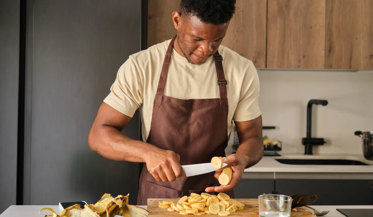 Descubre los sorprendentes beneficios de los plátanos para la salud. Aprende cómo esta fruta rica en nutrientes puede mejorar tu bienestar