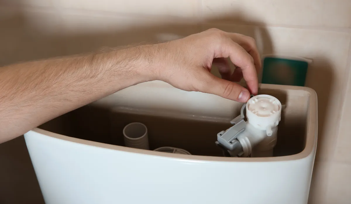 El bicarbonato de sodio es la solución natural para un tanque de inodoro limpio y sin malos olores. ¡Descubre cómo usarlo!
