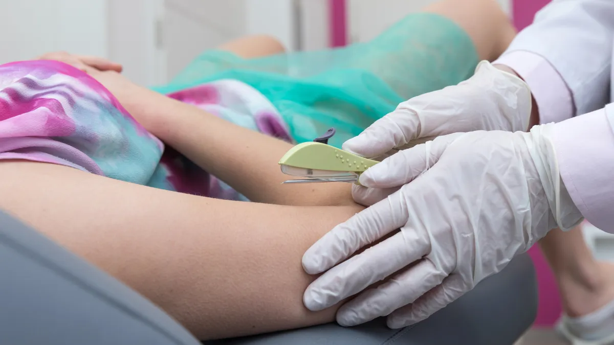 Descubre la verdad sobre los pellets hormonales: beneficios, riesgos y por qué no son una terapia milagrosa.