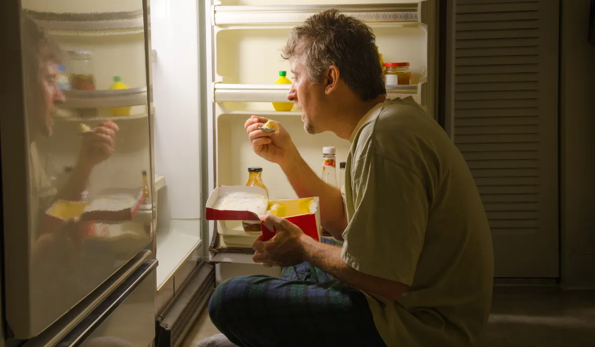 ¿Te despiertas para comer? Descubre si es el Síndrome del Comedor Nocturno