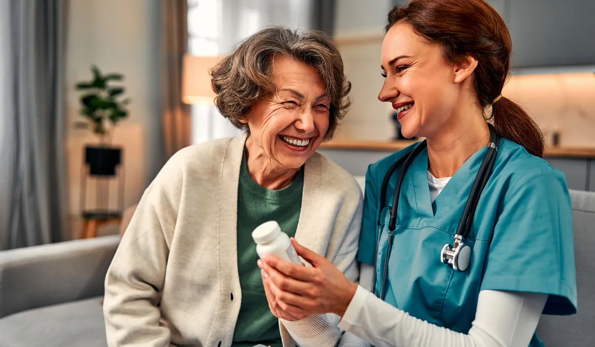 El calcio es esencial para los adultos mayores. Descubre por qué el citrato de calcio es la opción ideal y cómo tomarlo de manera segura.