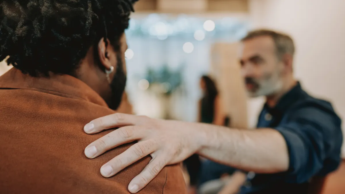 El afrontamiento emocional no resuelve problemas, pero te prepara para enfrentarlos. Descubre cómo meditar, escribir y reencuadrar pueden cambiar tu vida.
