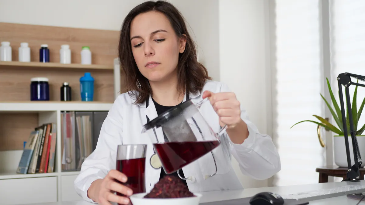 La jamaica es una flor con múltiples beneficios para la salud. Aprende cómo usarla de forma segura y efectiva en tu vida diaria.