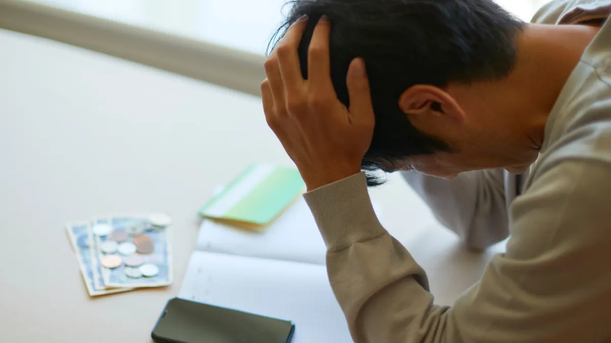 Expertos comparten 8 consejos para reducir la ansiedad financiera y construir un futuro económico más seguro.