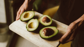 Conoce las propiedades del aguacate y cómo contribuye a alcanzar tu peso ideal