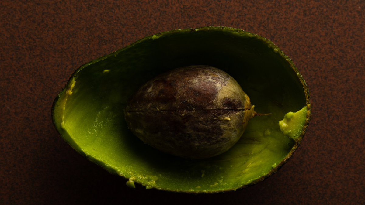 ¡Alto no tires la cáscara de aguacate! Mejor úsala de esta forma
