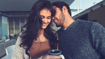 Coqueteo con humor: el secreto de la seducción real