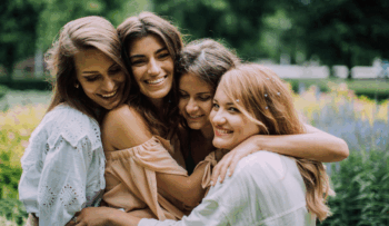La hipertensión en mujeres puede pasar desapercibida.