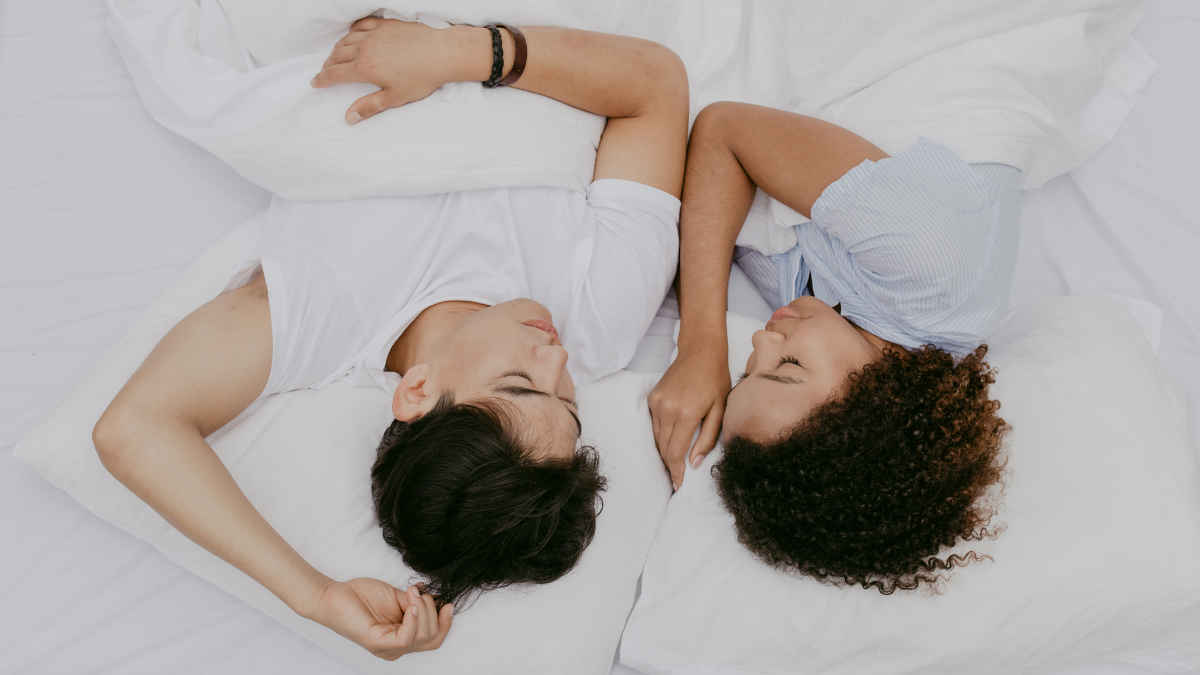 El divorcio del sueño, o sleep divorce como se conoce en inglés, consiste en que las parejas duerman en camas o dormitorios separados para mejorar la calidad del sueño.