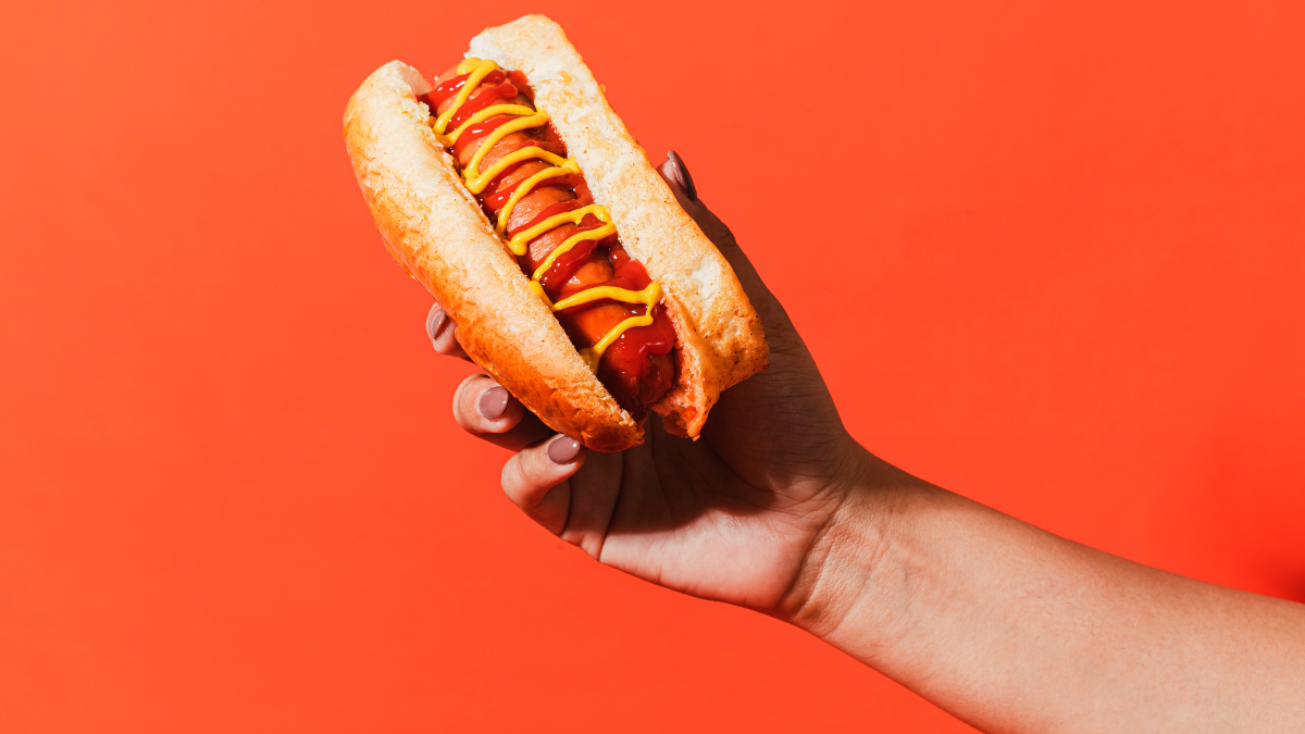 ¿Qué pasa realmente en tu cuerpo cuando comes un hot dog?