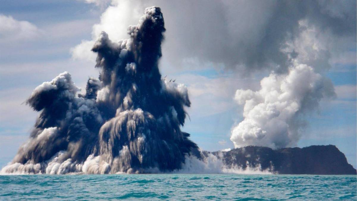 Este es el enorme volcán submarino que está a punto de hacer erupción