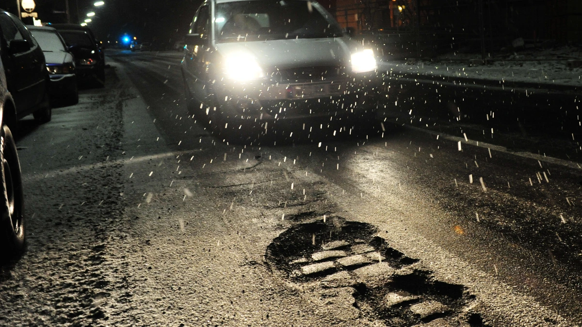 ¿Tu auto se dañó por un bache en la CDMX? Tienes derecho a una indemnización