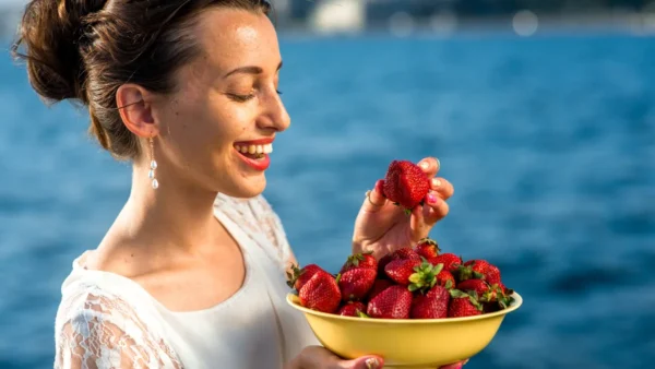 ¿Qué es mejor? Comer fruta antes o después de comer