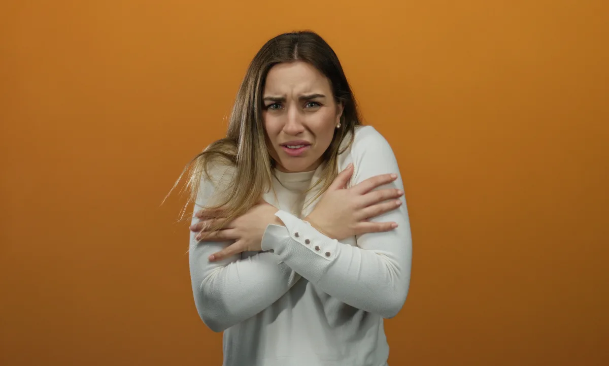 ¿Por qué te dan escalofríos sin fiebre? Descubre las causas