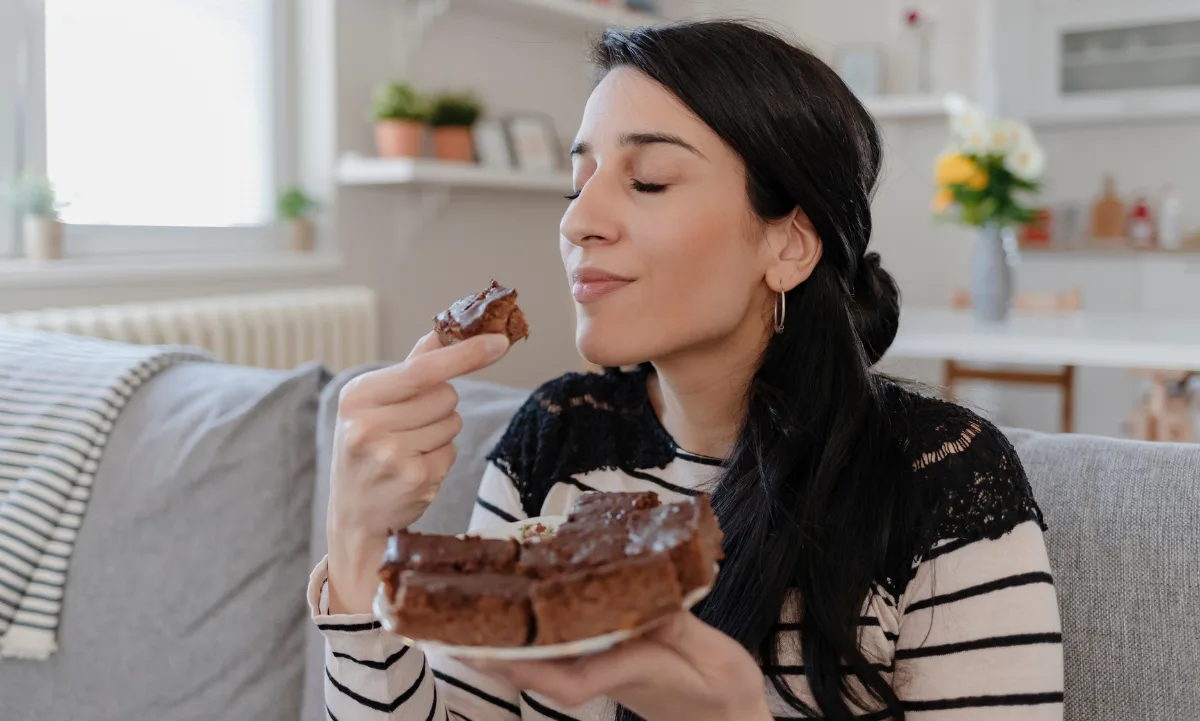 ¿Sabías que el calor puede aumentar tus antojos de azúcar? ¡Está es la razón!