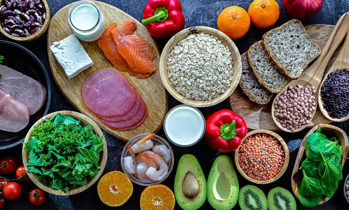 Estos 10 alimentos son tus enemigos silenciosos. Descubre las mejores alternativas saludables.