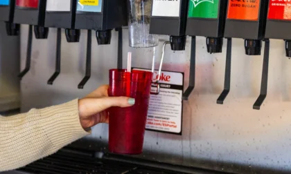 Así se contaminó el hielo de tus refrescos en restaurantes famosos.