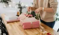¿Conoces la regla de los 10 regalos para Navidad? Así es la tendencia que está cambiando la forma de regalar