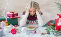 Cómo sobrellevar la temporada navideña si no te gusta celebrar