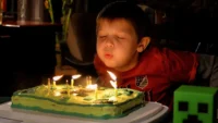 ¿Por qué soplamos las velas de cumpleaños? El secreto detrás del ritual
