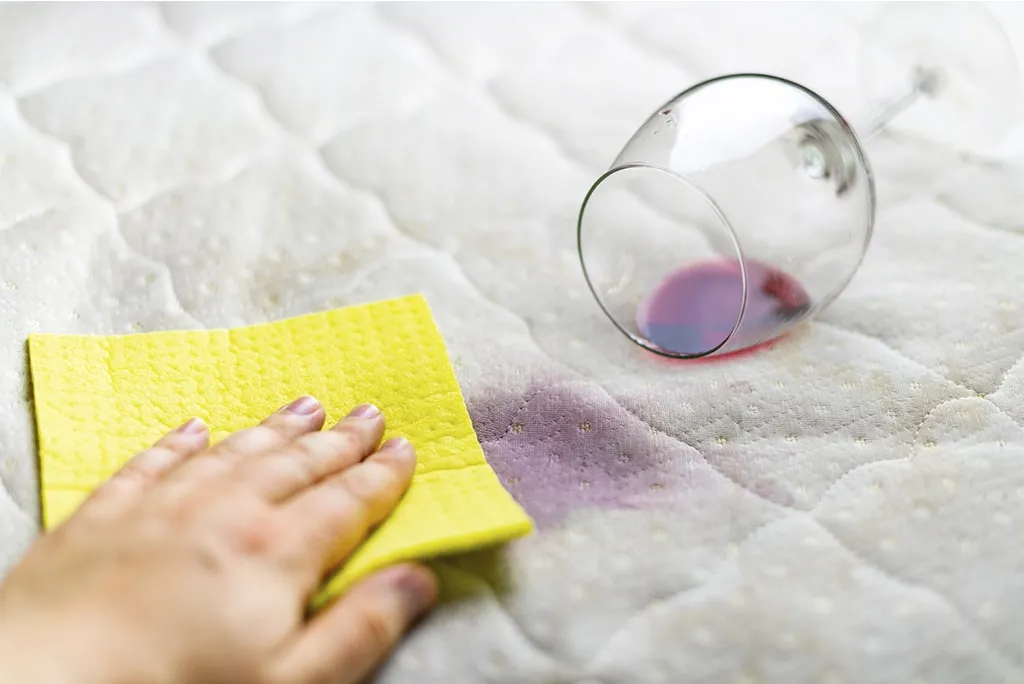 3 formas de limpiar un colchón manchado