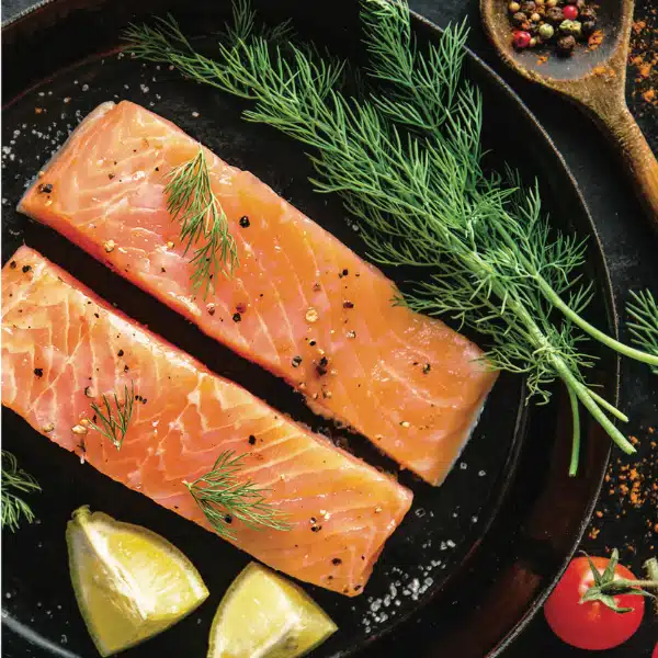 Salmón-con-salsa-de-limón-y-eneldo