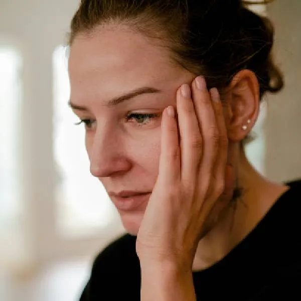 A largo plazo, el estrés crónico puede agravar estos síntomas y hacer que sea necesario tratamiento médico.