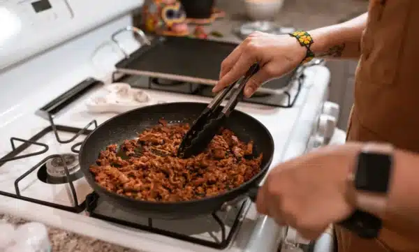 sartén de teflón rayado