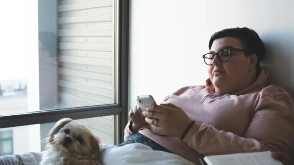 El sedentarismo y pasar muchas horas sentado o de pie sin moverse dificultan la circulación.