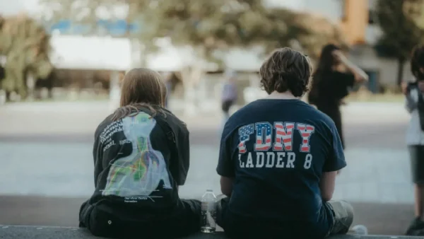 Aunque parece inofensivo, permanecer inmóvil por largos periodos tiene efectos negativos silenciosos que afectan la salud con el paso del tiempo.