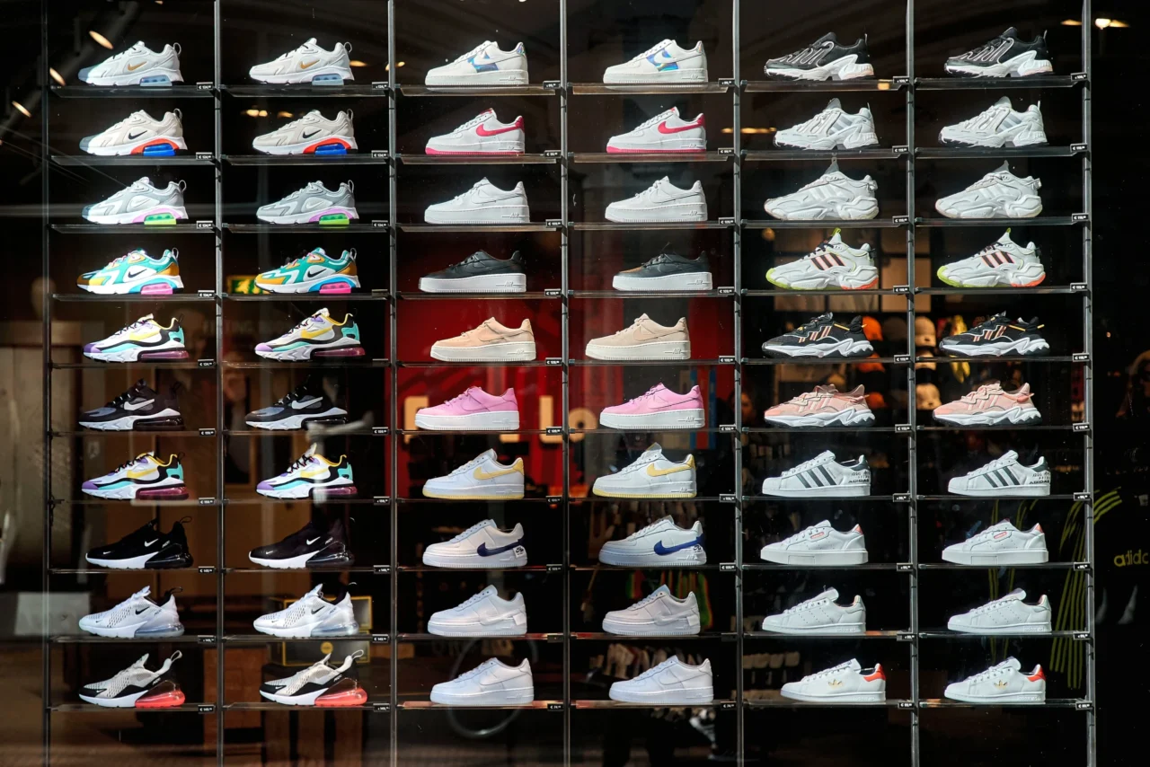 ¿Te gustan los Sneakers? Descubre esta oportunidad de negocio para la generación Z - Guía de franquicias