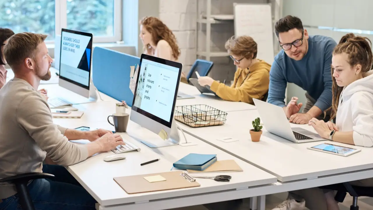 Reforma laboral podría permitir semanas de 56 horas - Guía de franquicias